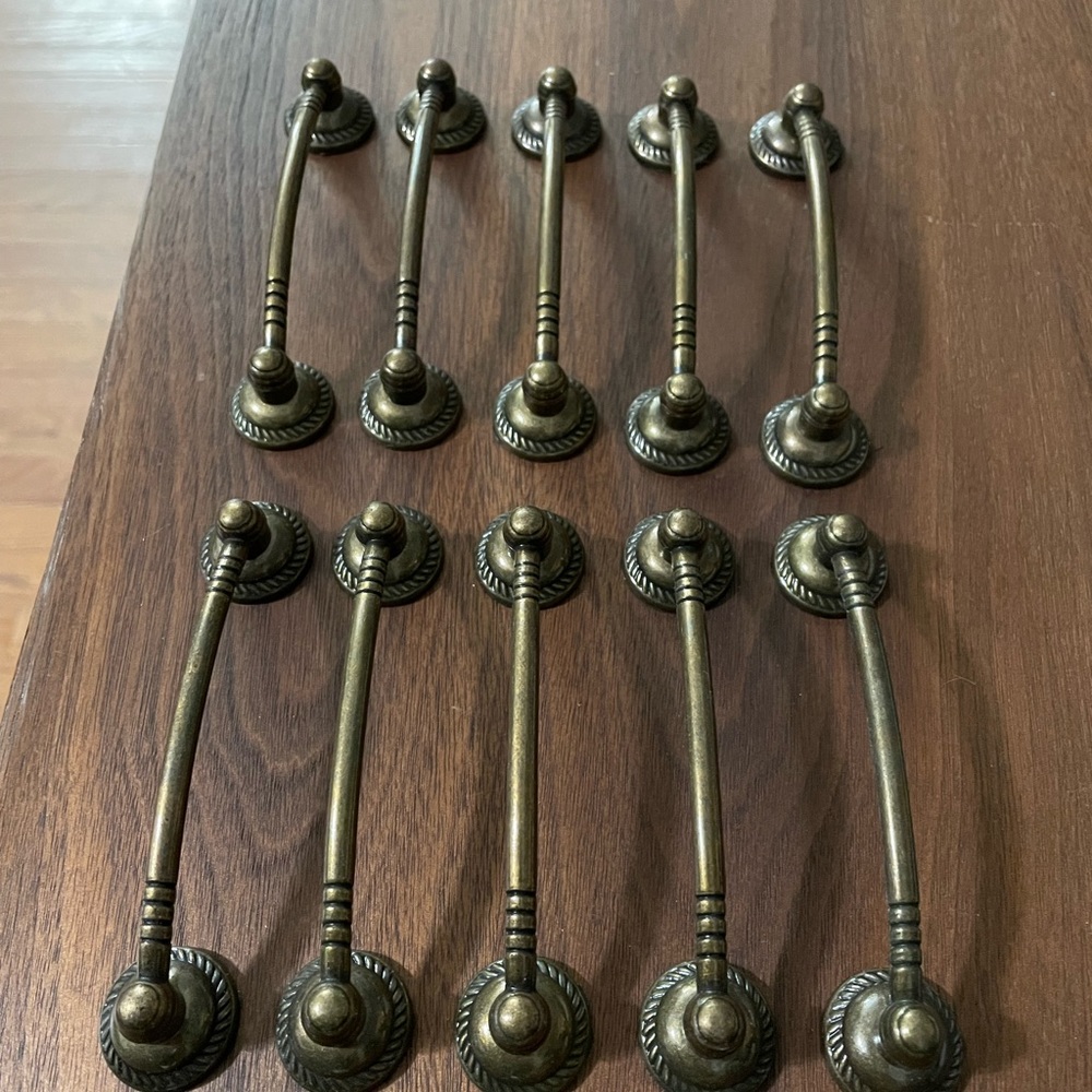 (Lot of 10) Antique Brass Drawer Pull - Picture 3 of 6